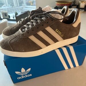Adidas Gazelle in brown suede-size 6